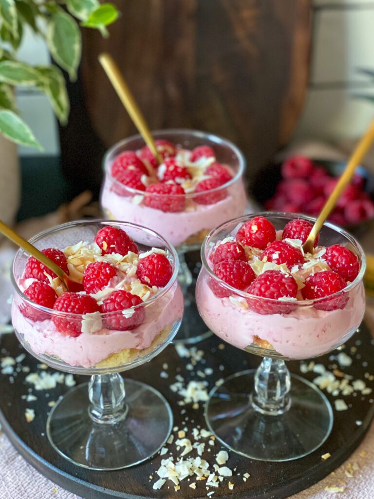 cake met frambozen en kokos