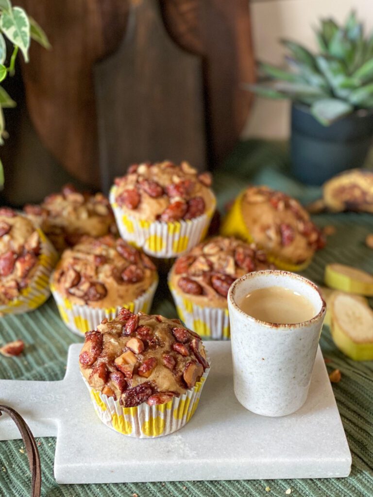 cupcakes met banaan en gesuikerde pinda's