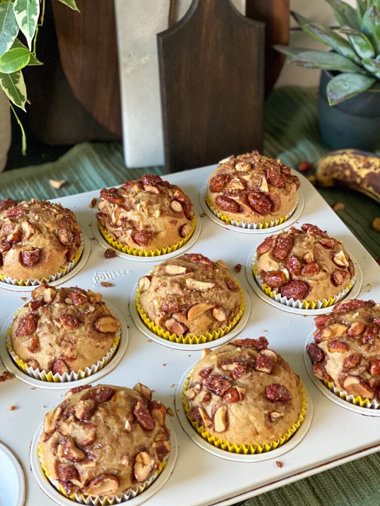 cupcakes met banaan en gesuikerde pinda's