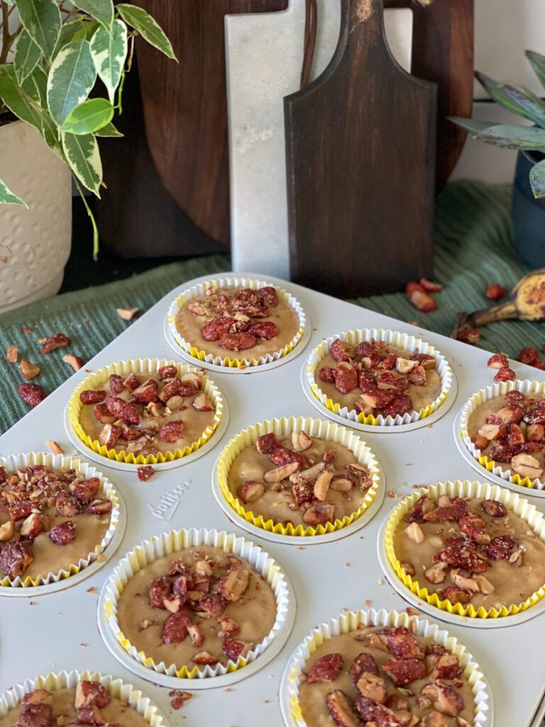 cupcakes met banaan en gesuikerde pinda's