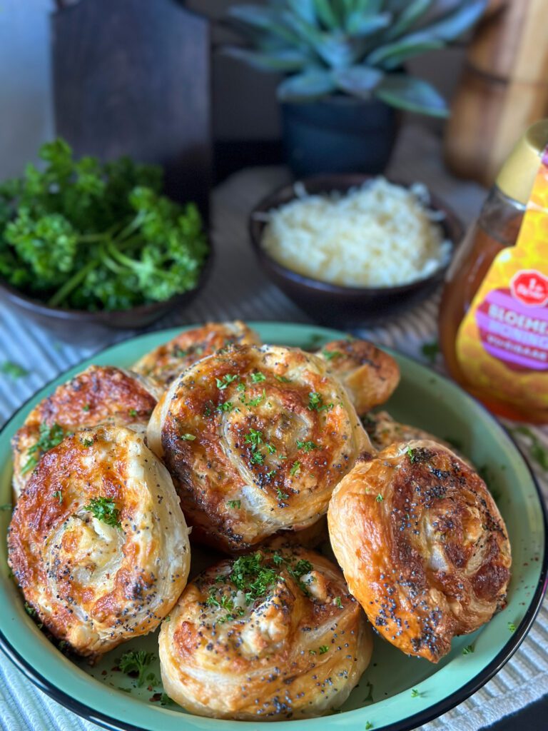 bladerdeeghapjes met feta en mozzarella 