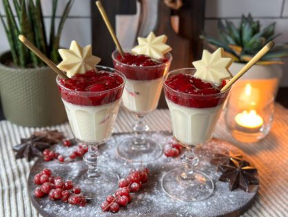 panna cotta met rode bessen compote