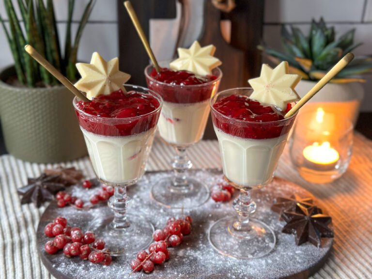 panna cotta met rode bessen compote