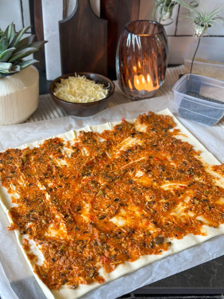 Kaas twisters met tapenade