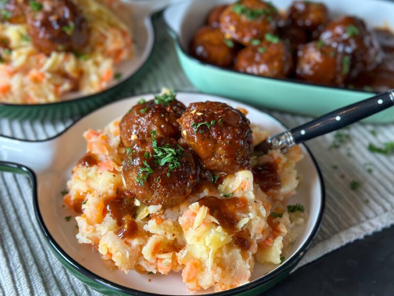 hutspot met zoet-pittige kleverige gehaktballen ofwel sticky meatballs