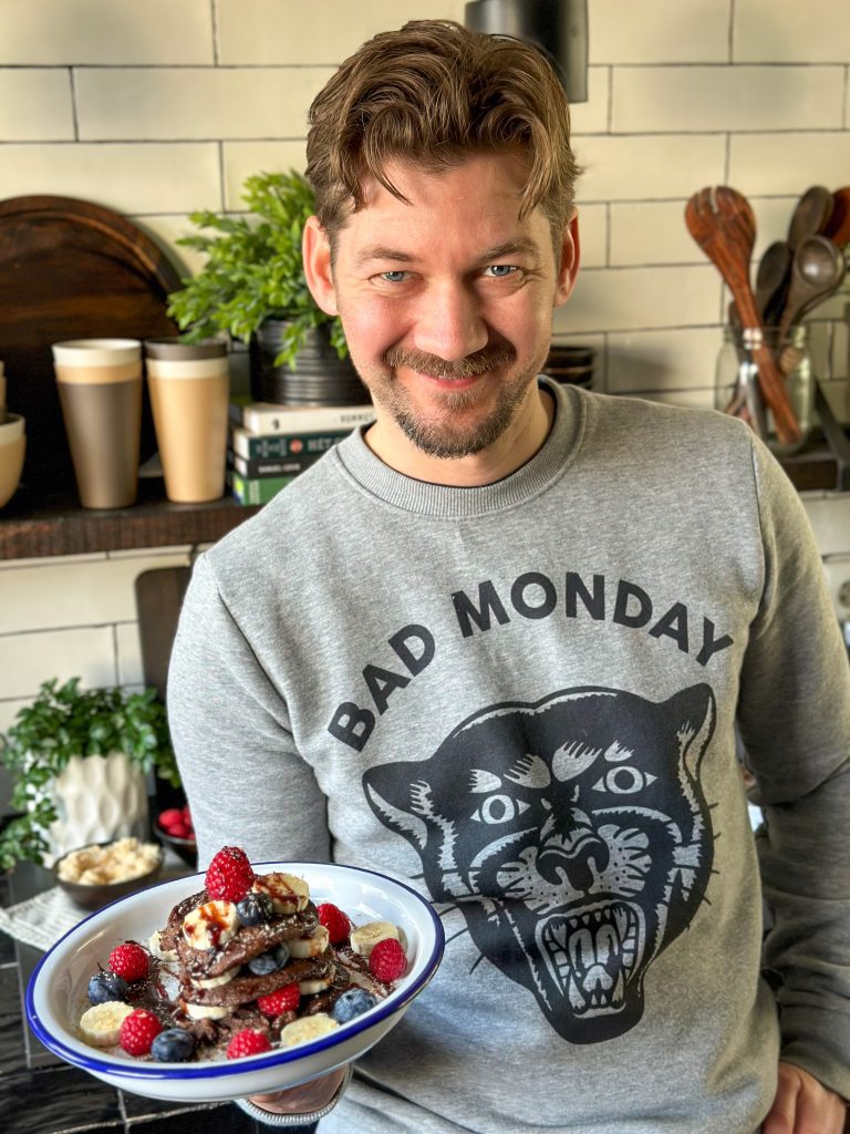 Jan Willem met heerlijk gezonde pannenkoeken met havermeel en zonder ei
