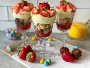 trifle met advocaat en aardbeien