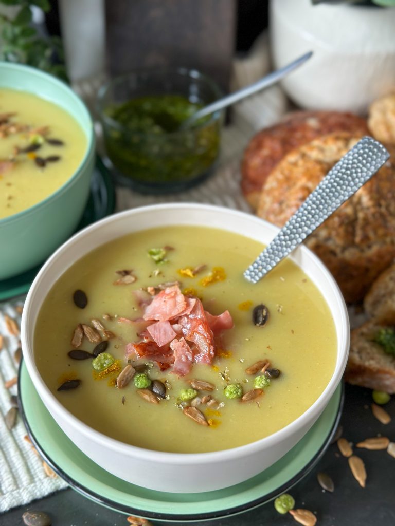 soep van aspergeschillen met kerrie