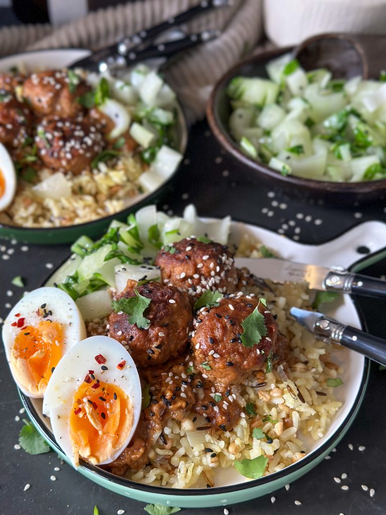 gehaktballetjes in chipotle pindasaus