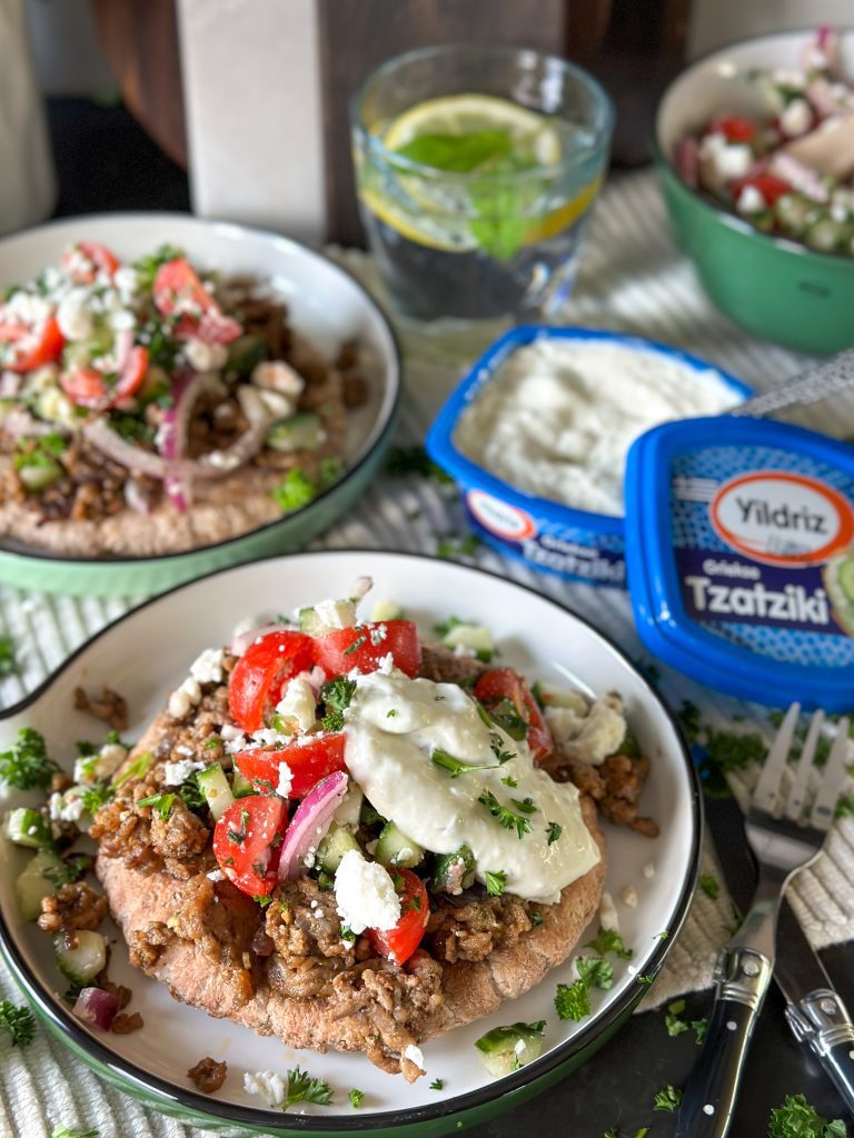Pita met Grieks gehakt en salade