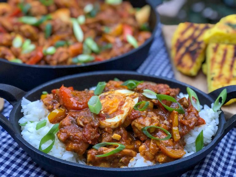 kip kerrie met tomaat en paprika