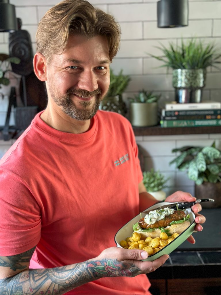 Griekse hotdogs met feta yoghurtsaus