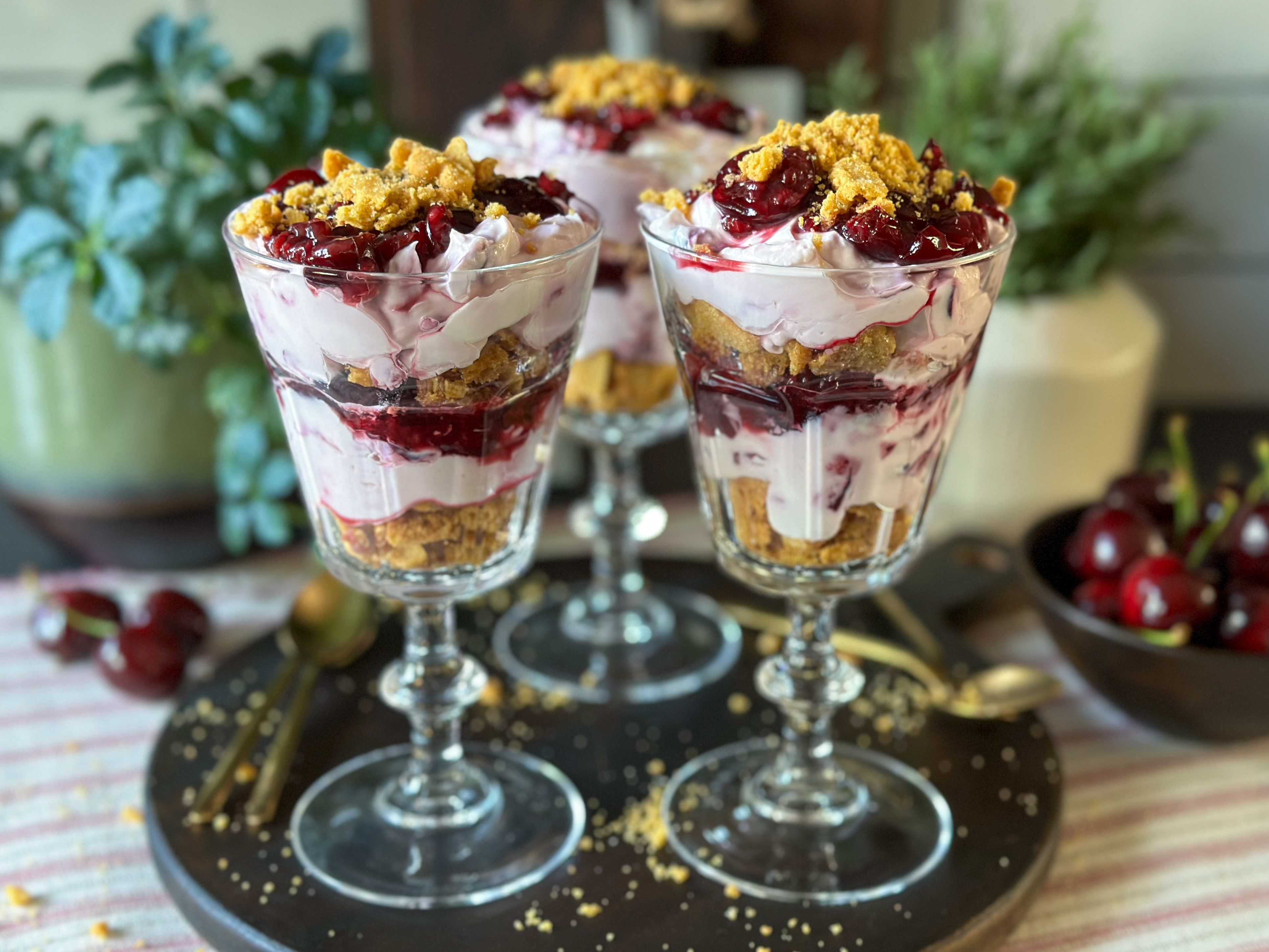 zomers toetje met kersen