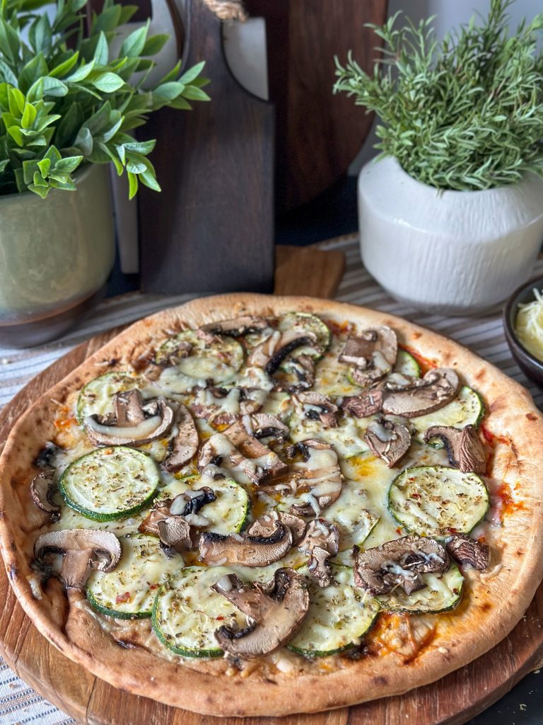 Pizza met courgette en champignons