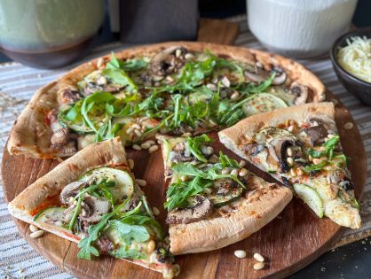 pizza met courgette en champignons