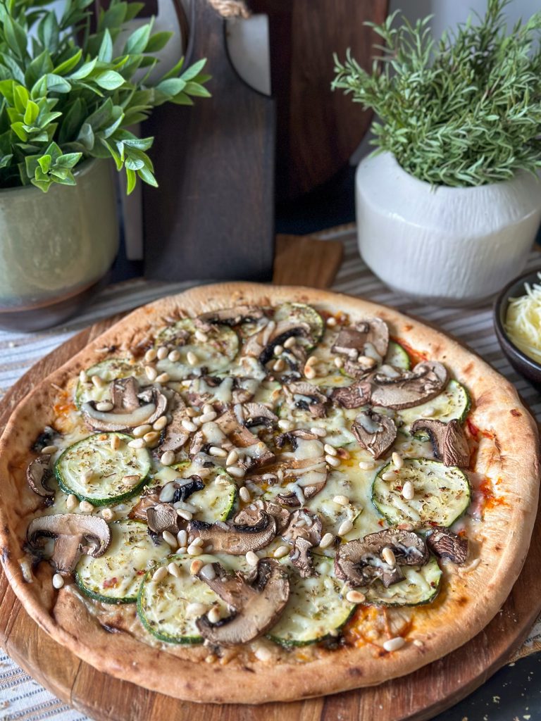 Pizza met courgette en champignons