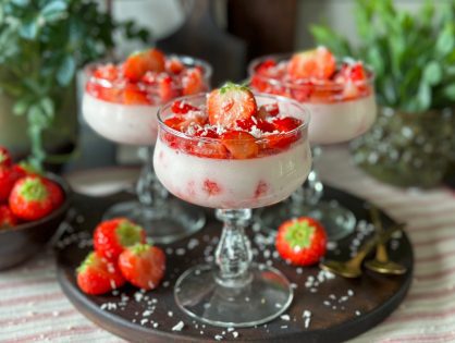 panna cotta met aardbeien en kokosmelk