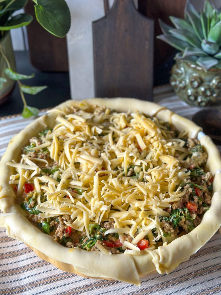 Hartige taart met andijvie en paprika