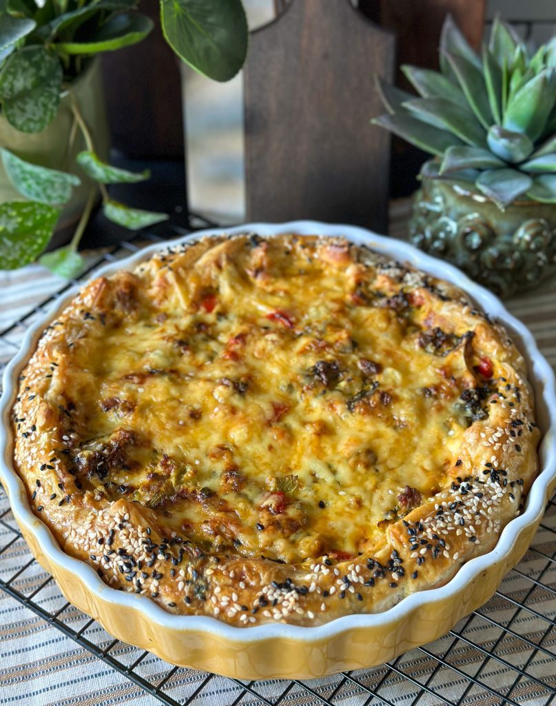 Hartige taart met andijvie en paprika