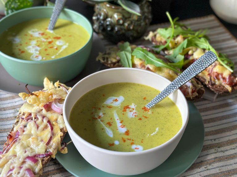 simpele courgette soep met kerrie