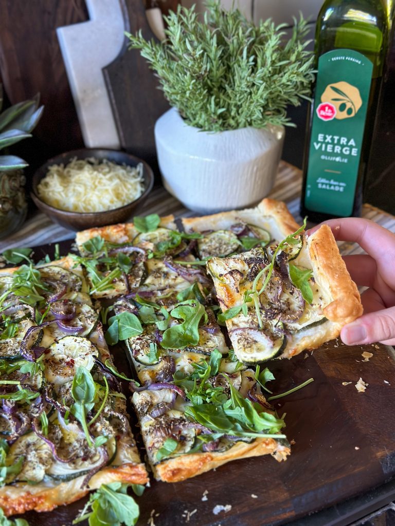 plaattaart met courgette en rode ui