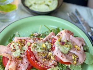 broodje mortadella met pesto mayonaise