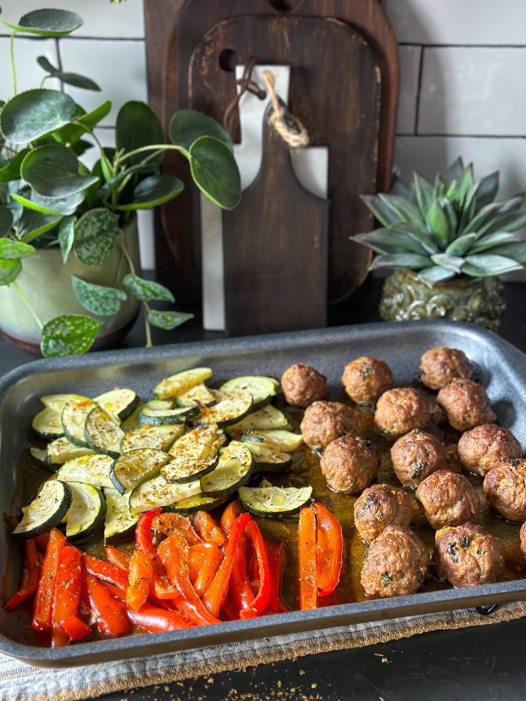 Orzo in tomatensaus met gehaktballetjes