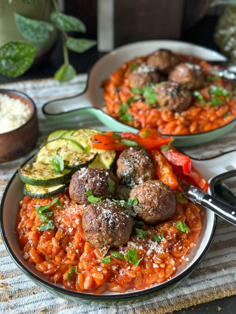 orzo in tomatensaus met gehaktballetjes