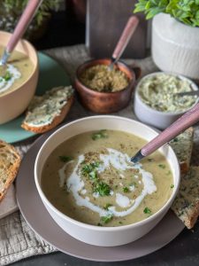 romige pastinaak soep met courgette