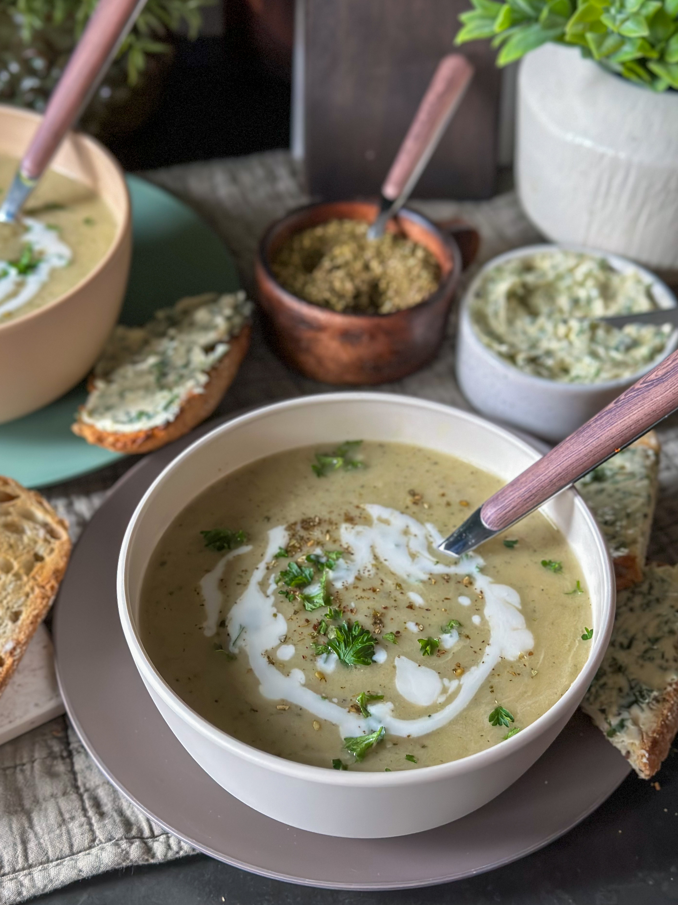 romige pastinaak soep met courgette