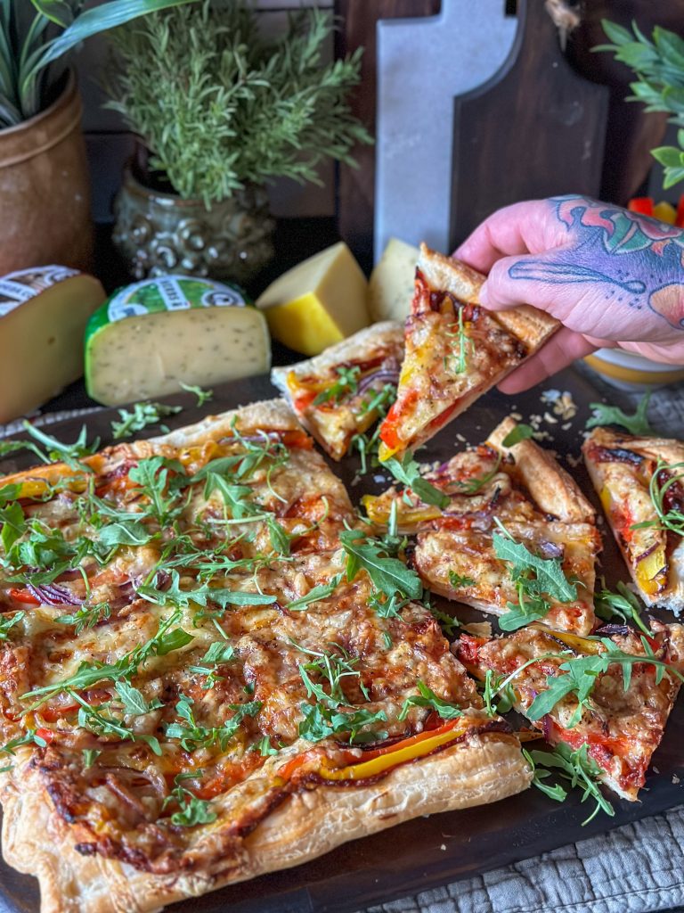 plaattaart met paprika en kaas