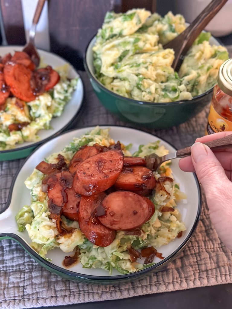 andijviestamppot met pittig gebakken rookworst