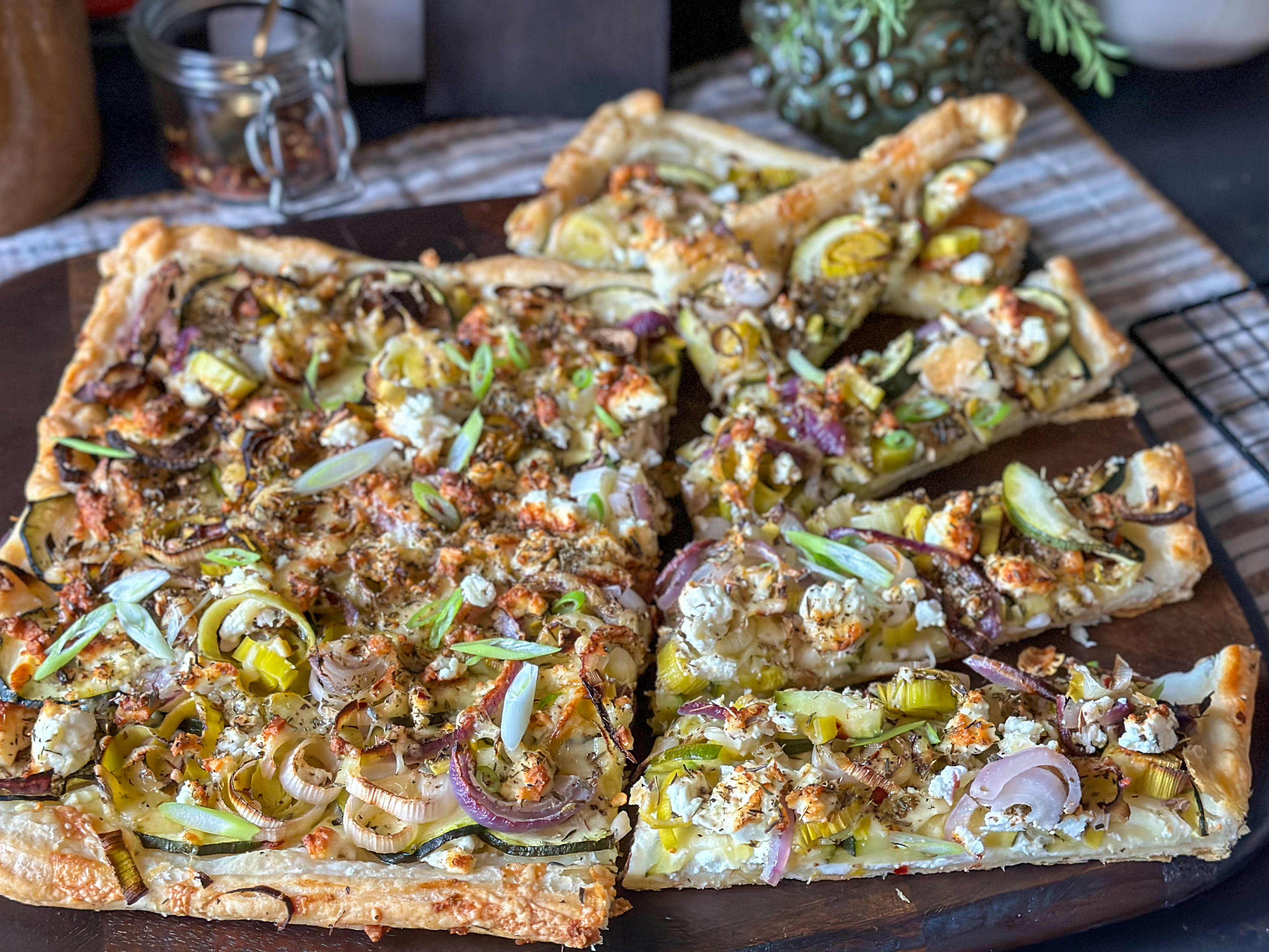 courgette plaattaart met prei en feta