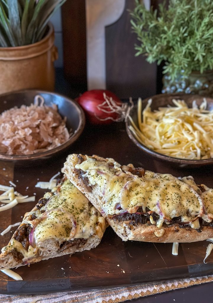 borrelbrood met stoofvlees en zuurkool 