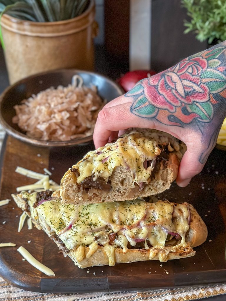 borrelbrood met stoofvlees en zuurkool