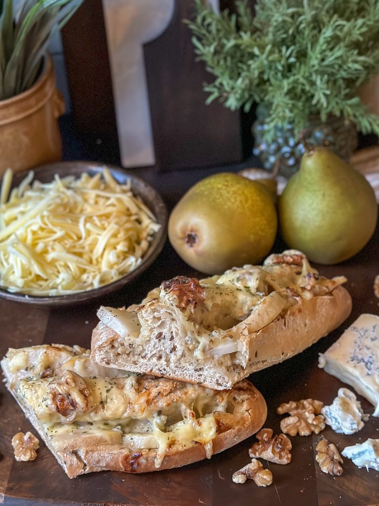 borrelbrood met peer en gorgonzola