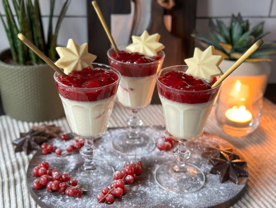 panna cotta met rode bessen compote