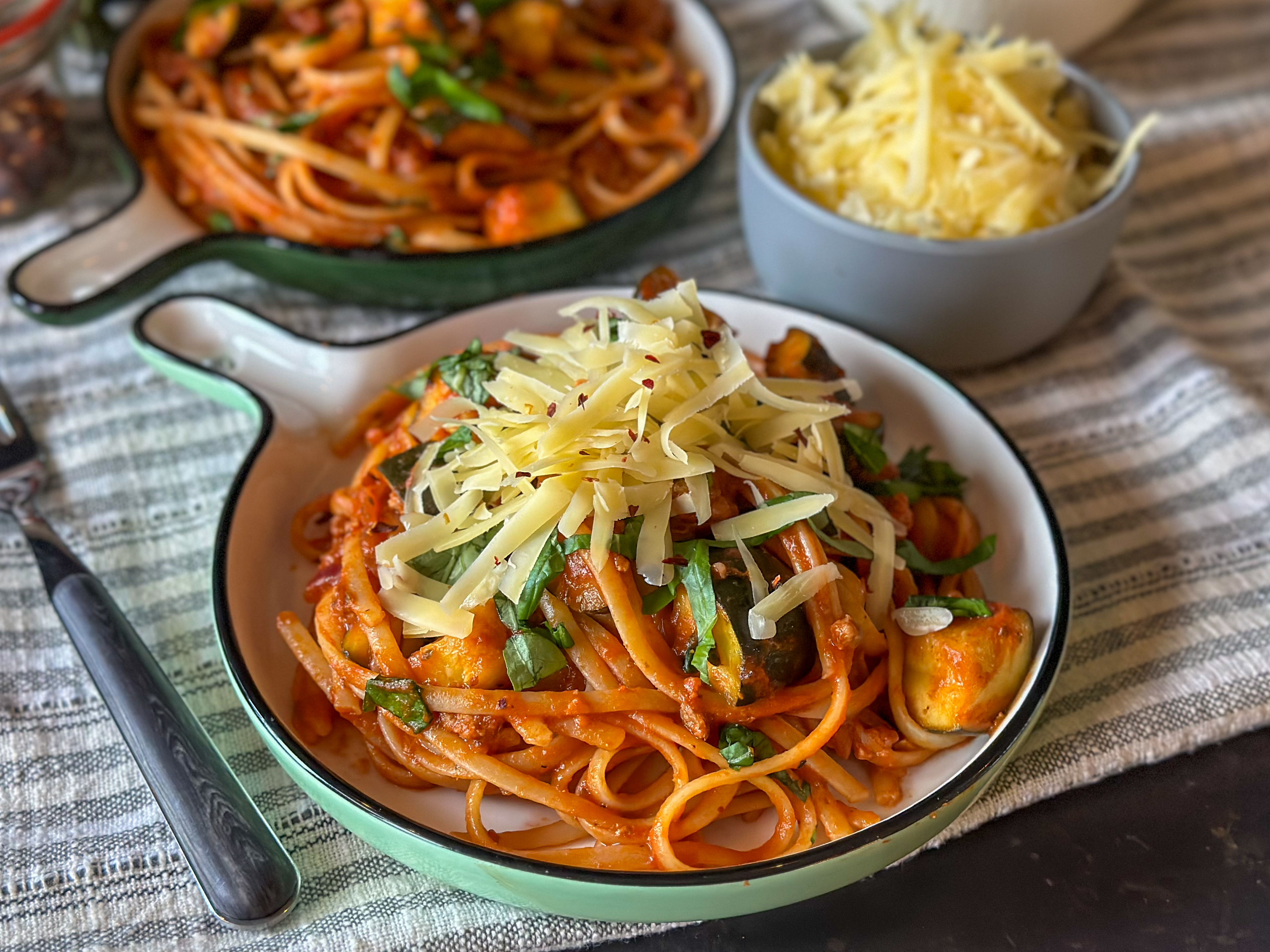 spaghetti in tomatensaus met gehakt en courgette