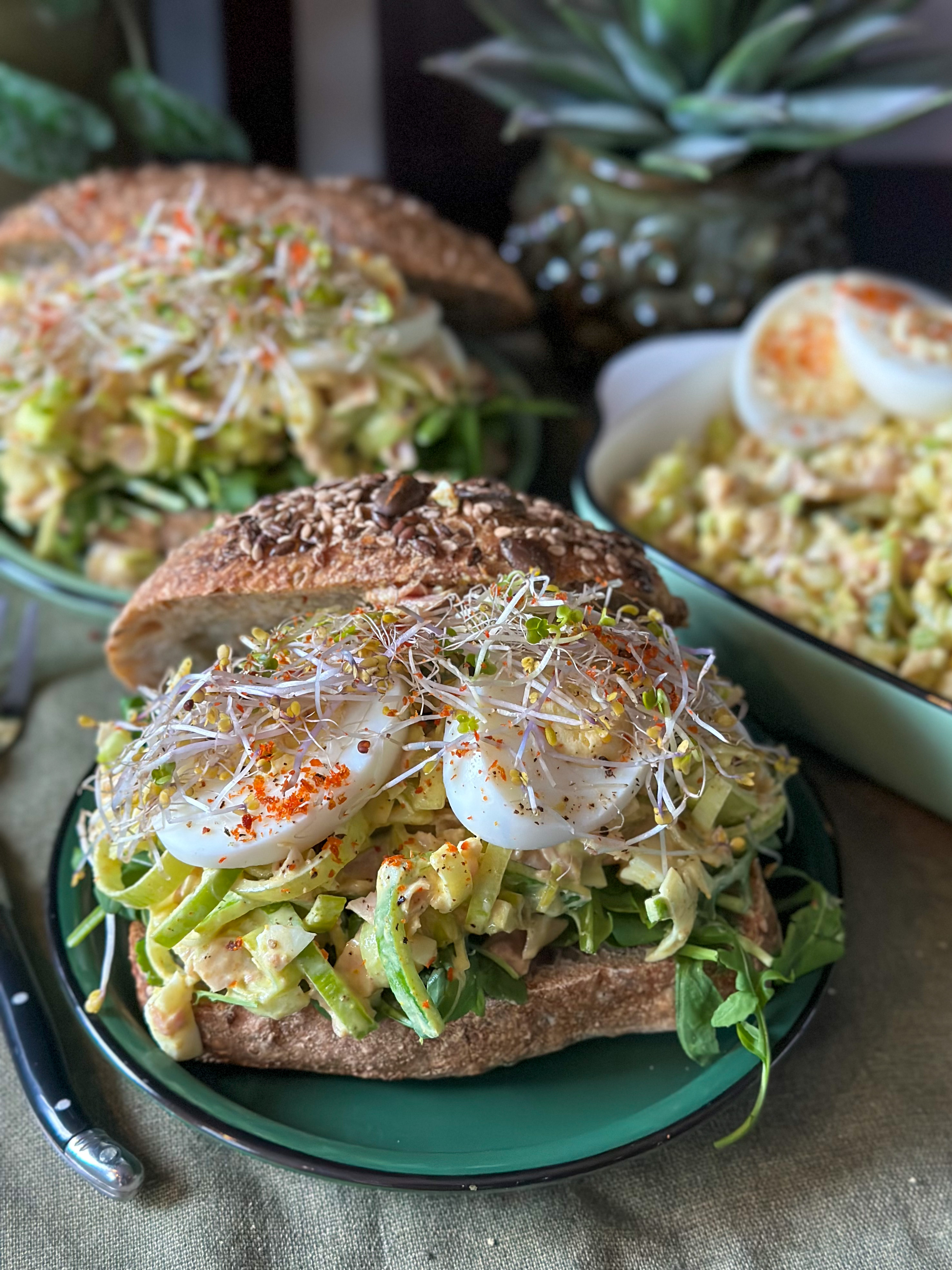 broodje ham prei salade met ei