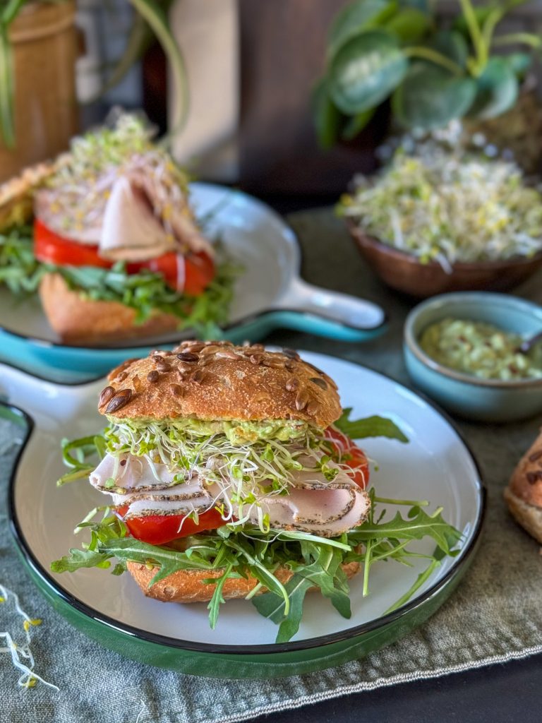 broodje (vegan) kipfilet met avocado mayonaise