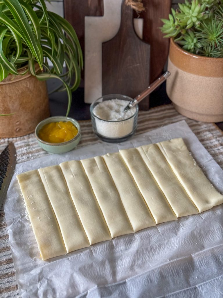 Bladerdeeg stengels met lemon curd