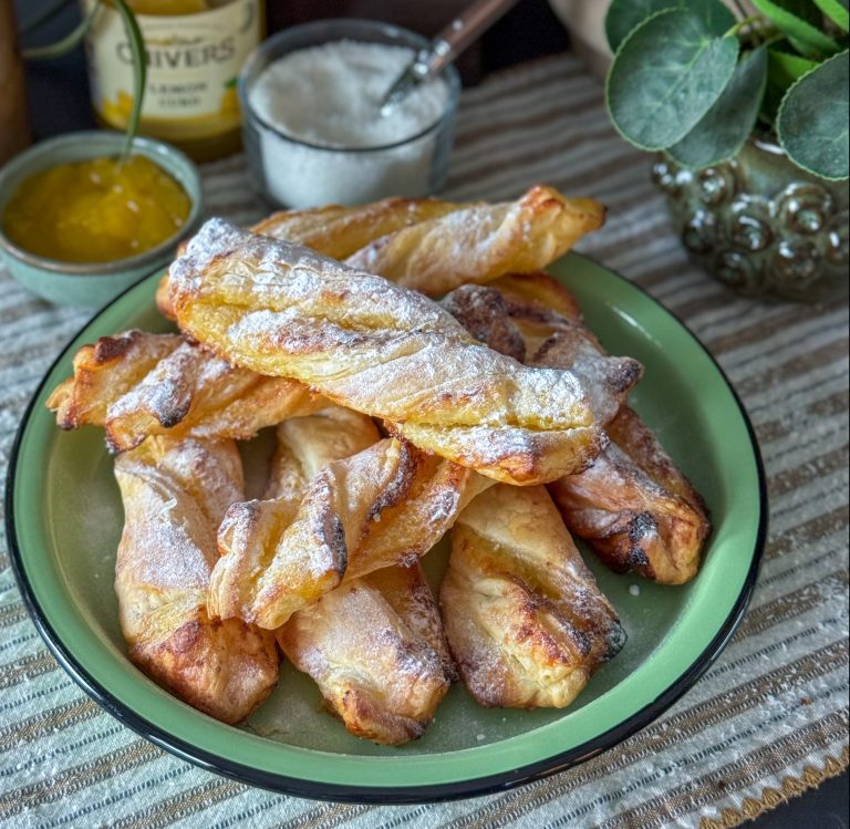 bladerdeeg stengels met lemon curd