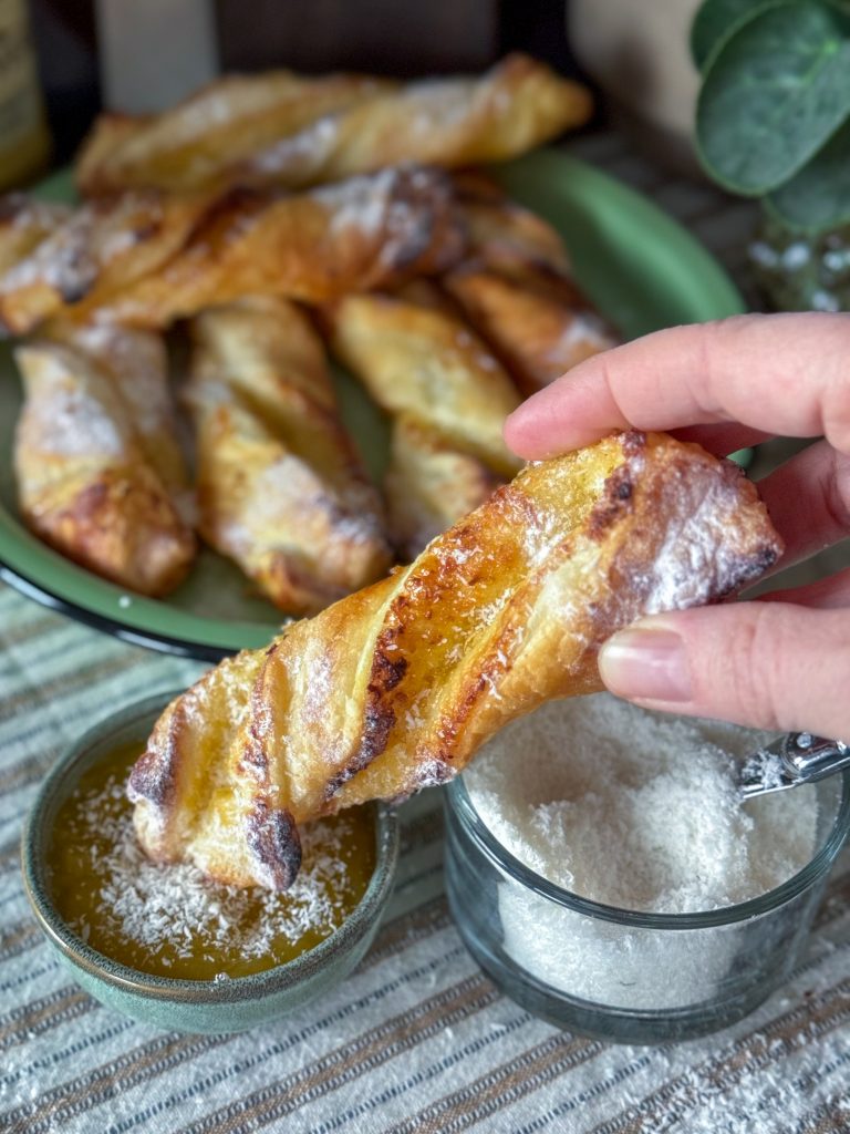 bladerdeeg stengels met lemon curd 