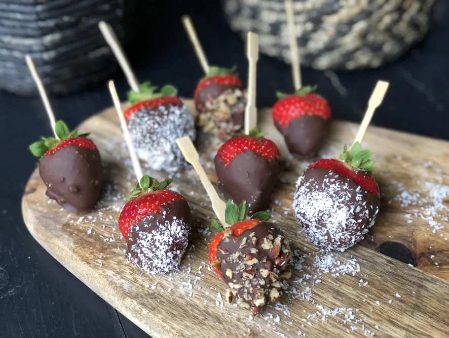 aardbeien dippen in chocolade 