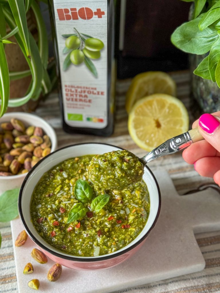 pistache pesto zelf maken – romig recept zonder pijnboompitten, perfect voor op brood of door pasta
