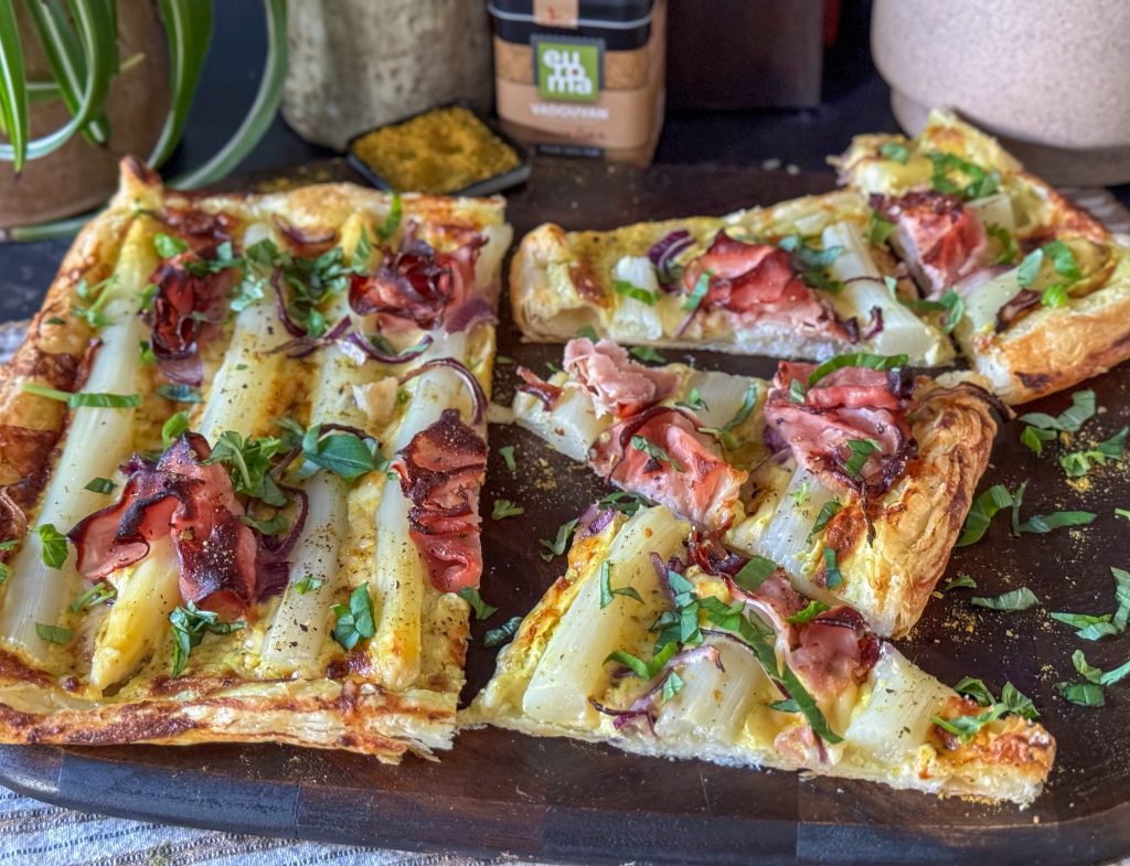 Plaattaart met witte asperges en ham – makkelijk weekmenu recept voor het gezin