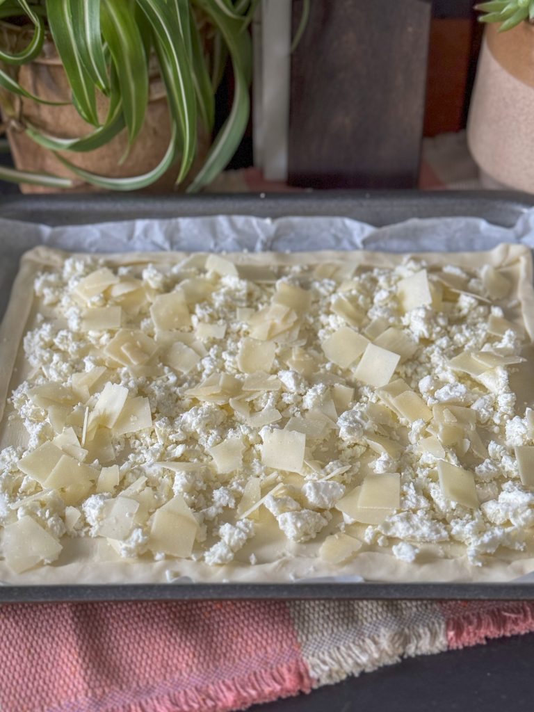 plaat taart met feta en grana padano