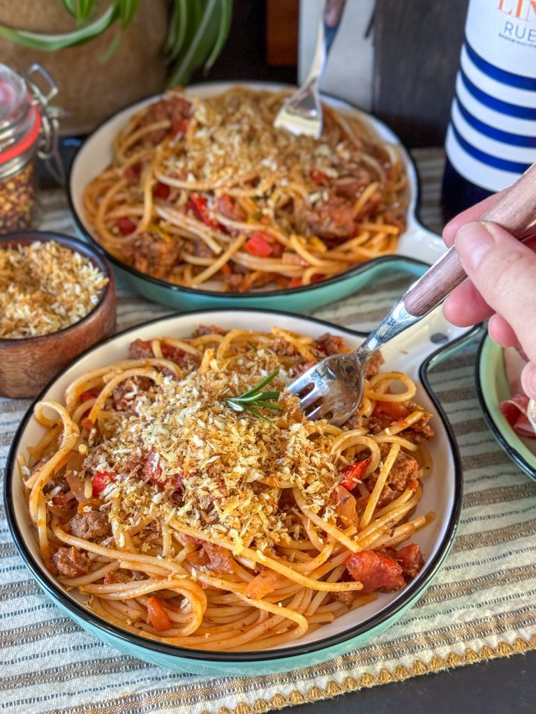 pasta in tomatensaus met witte wijn