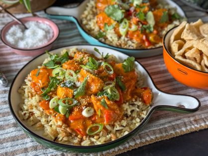 kip in kruidige kokossaus