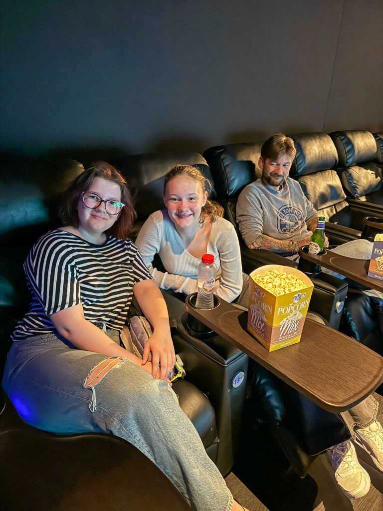 Thuis bij familie over de kook augustus